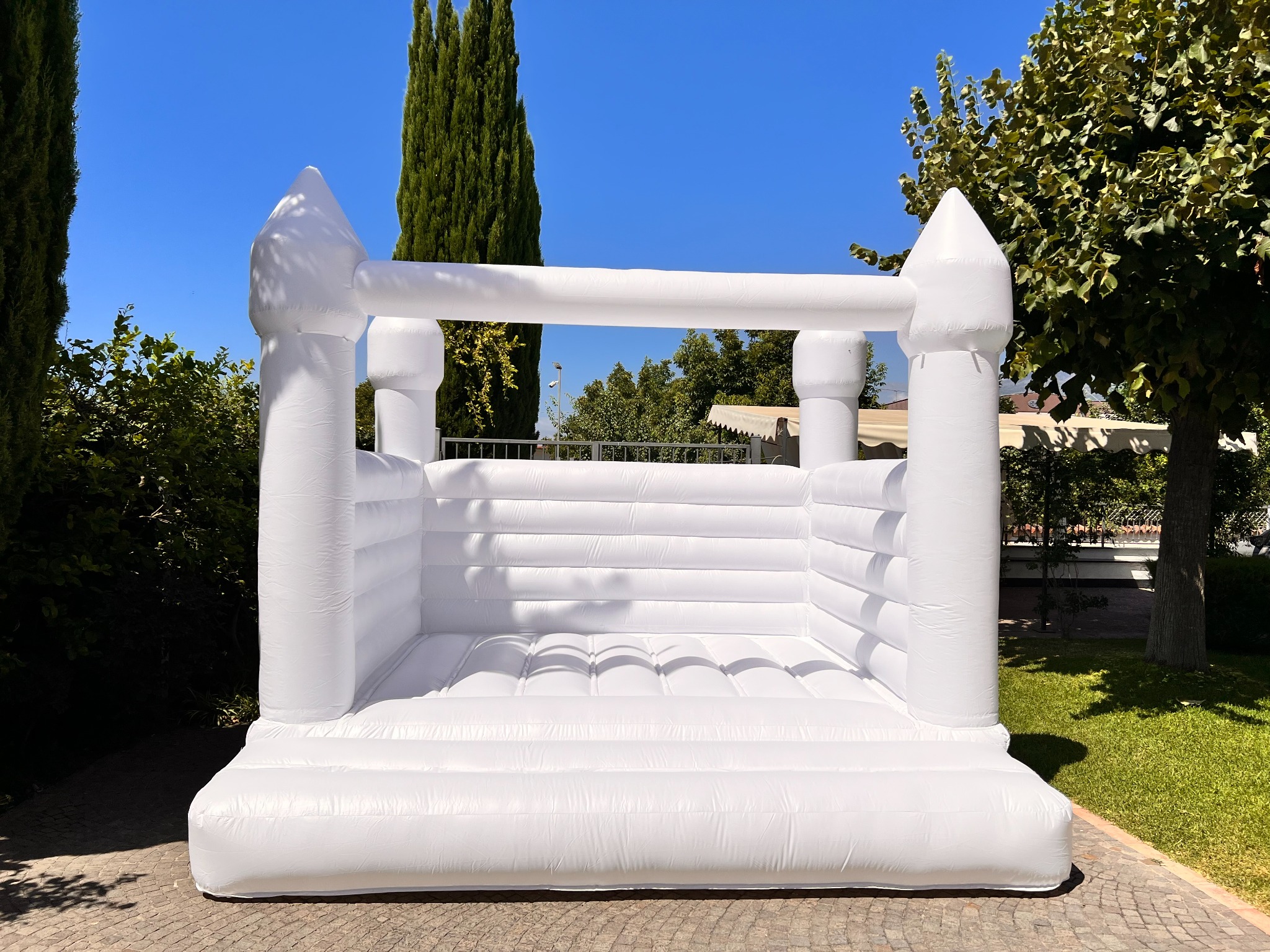 Gonfiabile Castello Saltante Bianco — foto 3